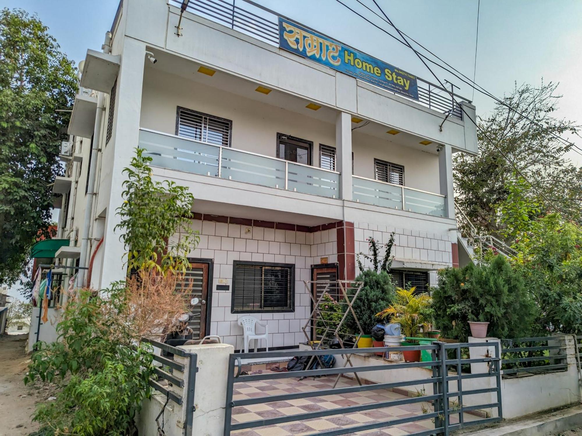 Samrat Homestay Garudeshwar Zewnętrze zdjęcie